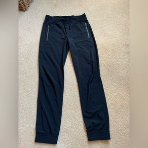 Girl’s jogger ivivva